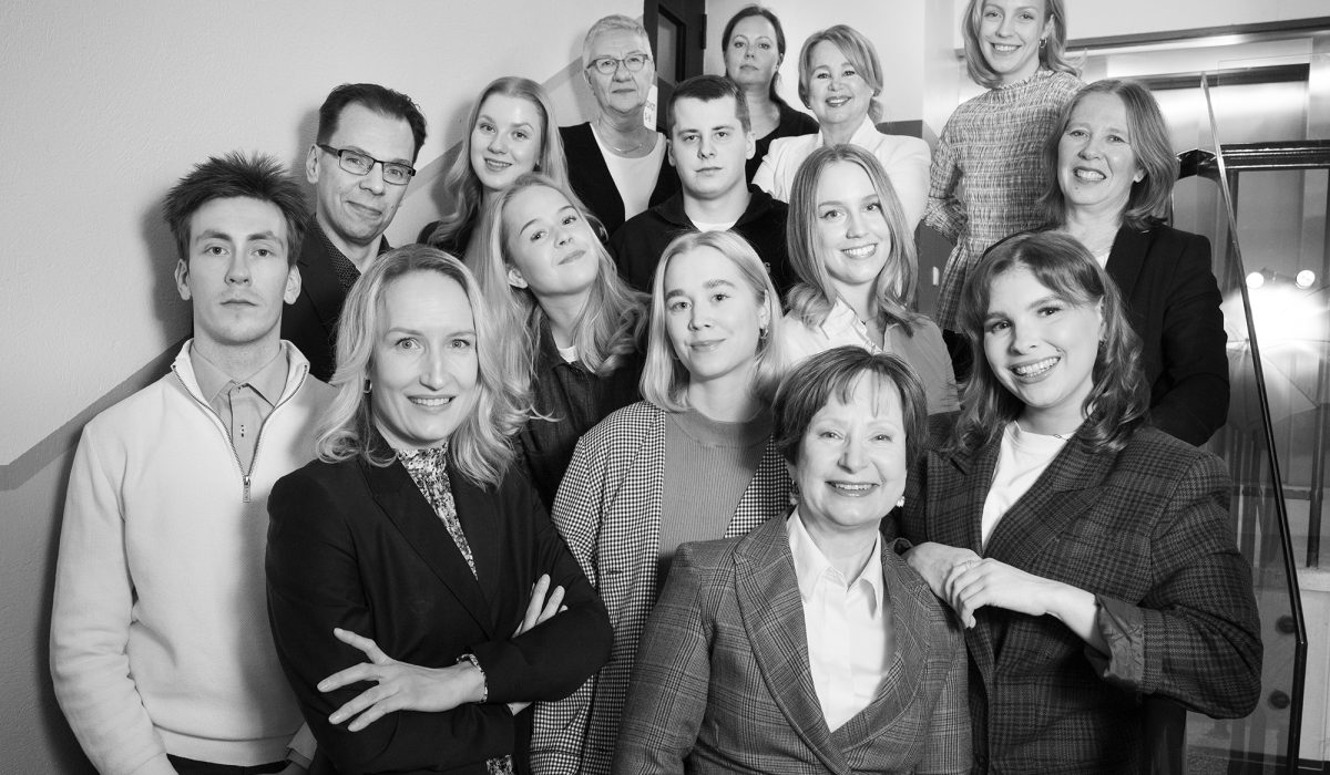 Ryhmäkuva Ahjolaisista.